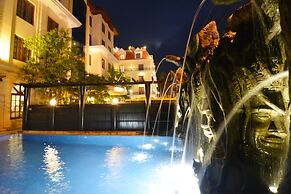 The Suite By Royal Crown Hotel