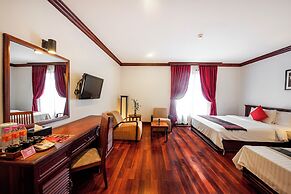 The Suite By Royal Crown Hotel