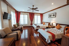 The Suite By Royal Crown Hotel