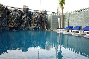 The Suite By Royal Crown Hotel