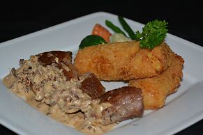 The Suite By Royal Crown Hotel