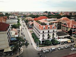 The Suite By Royal Crown Hotel