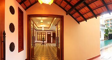 The Suite By Royal Crown Hotel