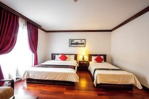 The Suite By Royal Crown Hotel