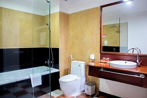 The Suite By Royal Crown Hotel