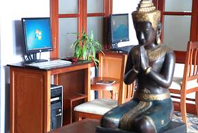 The Suite By Royal Crown Hotel