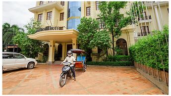 The Suite By Royal Crown Hotel