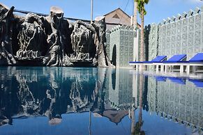 The Suite By Royal Crown Hotel