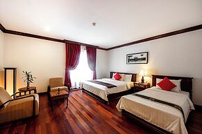 The Suite By Royal Crown Hotel