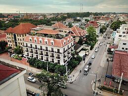 The Suite By Royal Crown Hotel