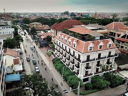 The Suite By Royal Crown Hotel