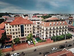 The Suite By Royal Crown Hotel