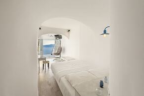 Pearl on the Cliff Hotel & Suites