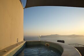 Pearl on the Cliff Hotel & Suites