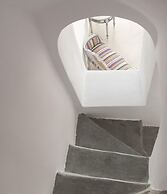 Pearl on the Cliff Hotel & Suites