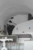 Pearl on the Cliff Hotel & Suites