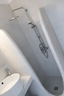 Pearl on the Cliff Hotel & Suites