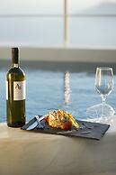 Pearl on the Cliff Hotel & Suites