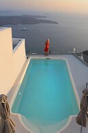 Pearl on the Cliff Hotel & Suites