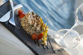 Pearl on the Cliff Hotel & Suites