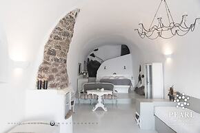 Pearl on the Cliff Hotel & Suites