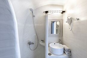 Pearl on the Cliff Hotel & Suites