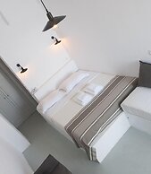 Pearl on the Cliff Hotel & Suites