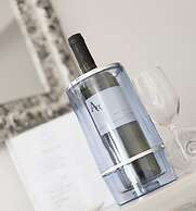 Pearl on the Cliff Hotel & Suites