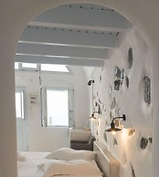 Pearl on the Cliff Hotel & Suites