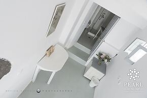 Pearl on the Cliff Hotel & Suites