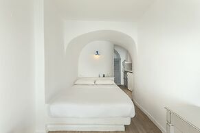 Pearl on the Cliff Hotel & Suites