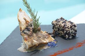 Pearl on the Cliff Hotel & Suites