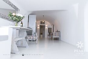 Pearl on the Cliff Hotel & Suites