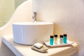 Pearl on the Cliff Hotel & Suites