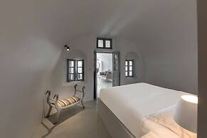 Pearl on the Cliff Hotel & Suites