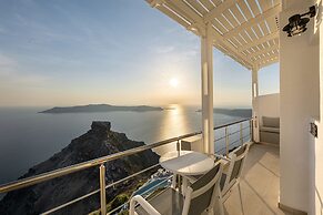 Pearl on the Cliff Hotel & Suites