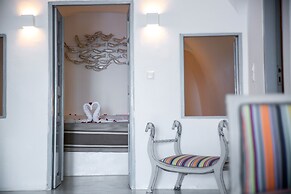 Pearl on the Cliff Hotel & Suites