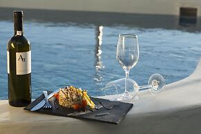 Pearl on the Cliff Hotel & Suites