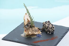 Pearl on the Cliff Hotel & Suites