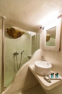 Pearl on the Cliff Hotel & Suites