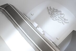 Pearl on the Cliff Hotel & Suites