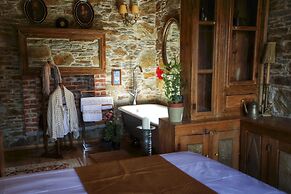 Terrace Houses Sirince - Fig, Olive Clockmakers and Grapevine