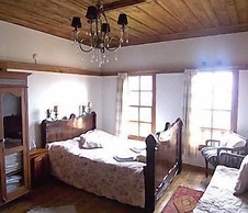 Terrace Houses Sirince - Fig, Olive Clockmakers and Grapevine