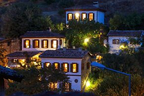 Terrace Houses Sirince - Fig, Olive Clockmakers and Grapevine