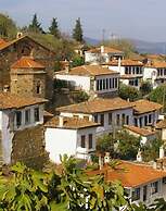 Terrace Houses Sirince - Fig, Olive Clockmakers and Grapevine