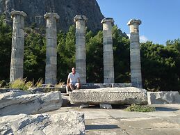 Terrace Houses Sirince - Fig, Olive Clockmakers and Grapevine