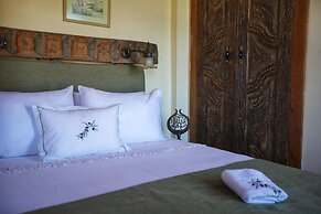 Terrace Houses Sirince - Fig, Olive Clockmakers and Grapevine