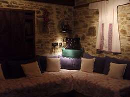 Terrace Houses Sirince - Fig, Olive Clockmakers and Grapevine