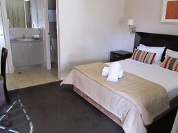 Hotel Highfields Motel Toowoomba, Highfields, Australia - Lowest Rate ...