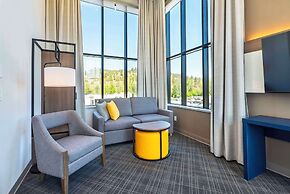Comfort Suites Kelowna